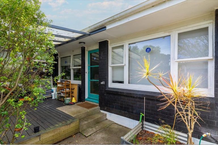 Photo of property in 2/27 Nikau Street, New Lynn, Auckland, 0600
