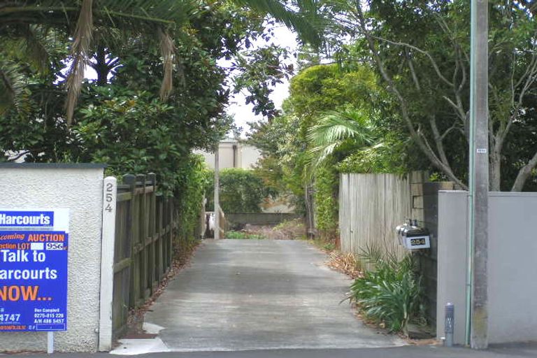 Photo of property in 1/254 Lake Road, Hauraki, Auckland, 0622