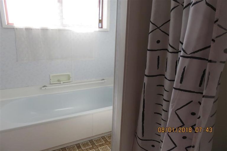 Photo of property in 4 Helleur Road, Massey, Auckland, 0614