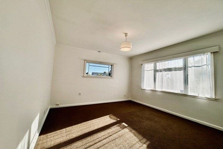 Photo of property in 1/98 Memorial Avenue, Ilam, Christchurch, 8053