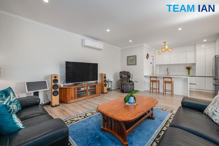 Photo of property in 73a Granville Drive, Massey, Auckland, 0614