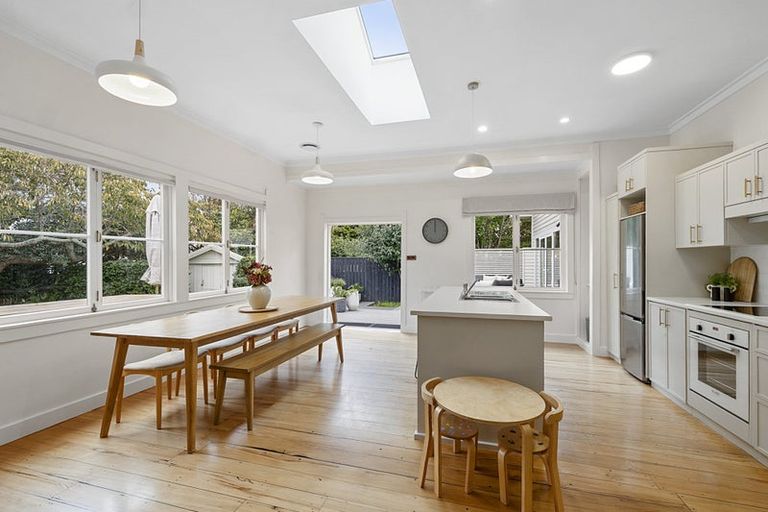 Photo of property in 66 Paynters Avenue, Strandon, New Plymouth, 4312