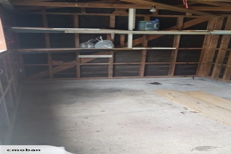 Photo of property in 8b Middlesex Place, Northland, Wellington, 6012