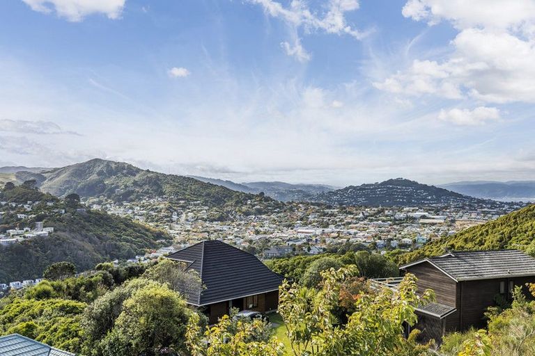 Photo of property in 17 Landsdowne Terrace, Karori, Wellington, 6012