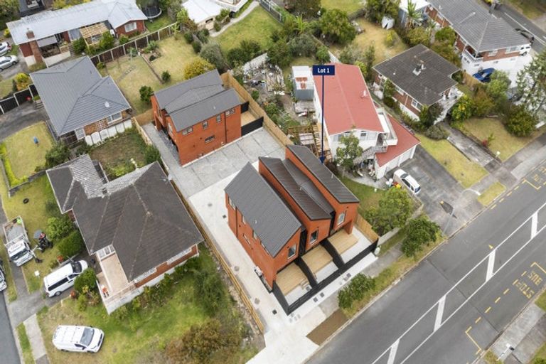 Photo of property in 121a Reeves Road, Pakuranga Heights, Auckland, 2010