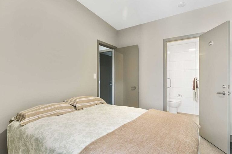 Photo of property in Canvas Apartments, 18/307u Willis Street, Te Aro, Wellington, 6011