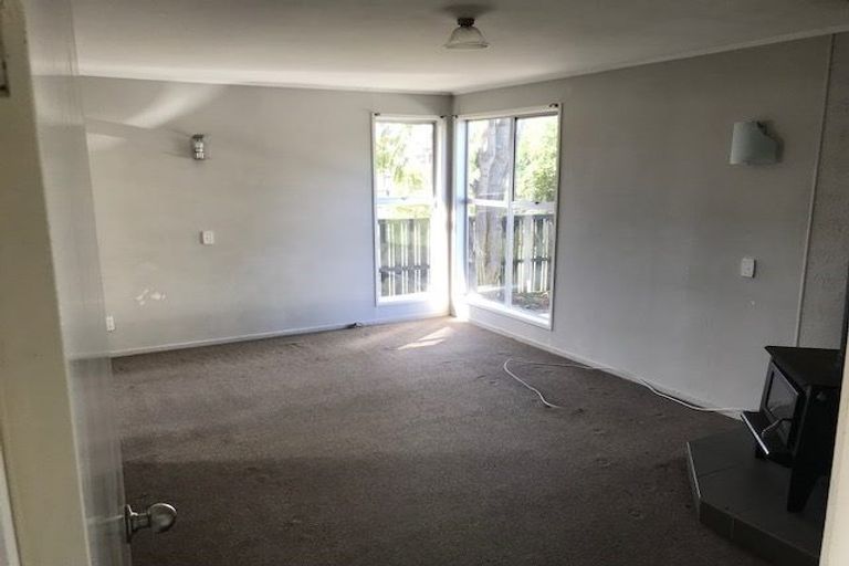 Photo of property in 3 Neems Place, Manurewa, Auckland, 2102