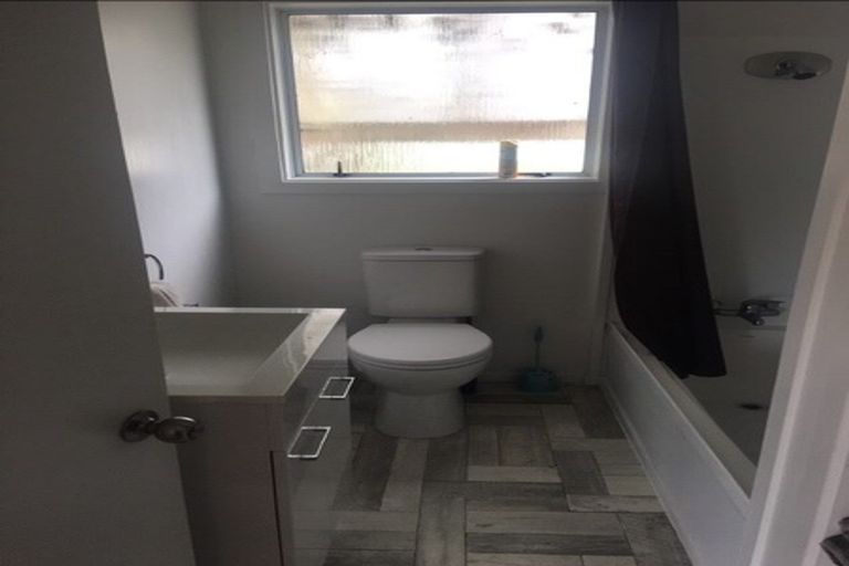 Photo of property in 37 Makiri Street, Helensville, 0800