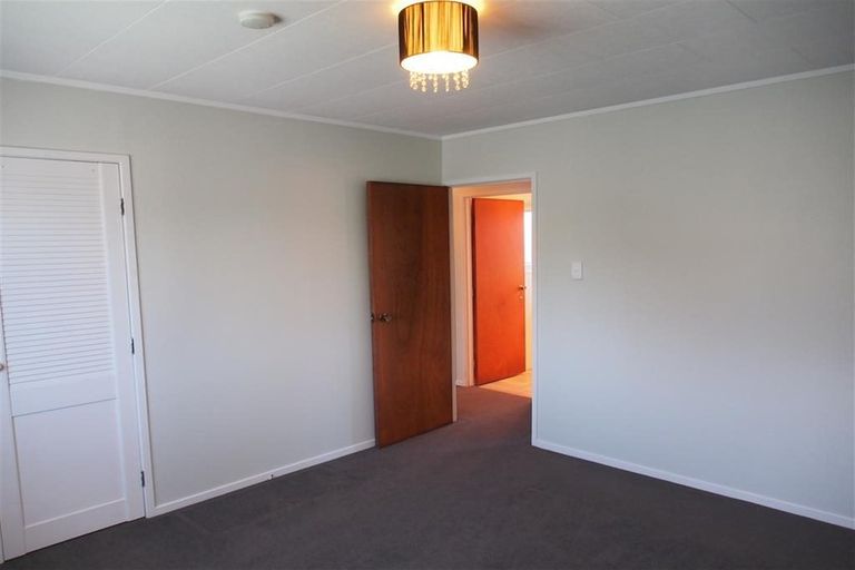 Photo of property in 8 Katrina Place, Massey, Auckland, 0614