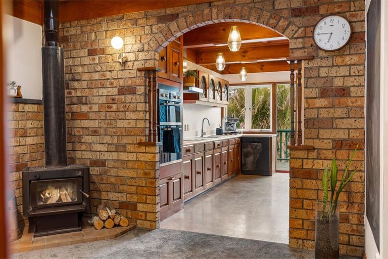 Photo of property in 236 Godley Road, Titirangi, Auckland, 0604