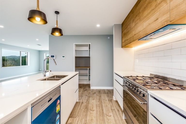 Photo of property in 125 Godfrey Drive, Orewa, 0931