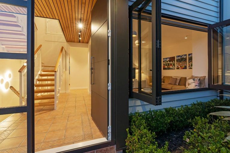 Photo of property in 14b Alfred Street, Northcote Point, Auckland, 0627