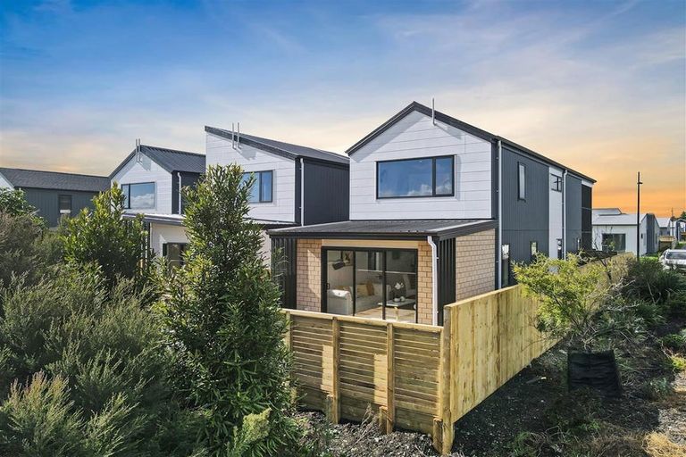 Photo of property in 39 John Gray Street, Papakura, 2110