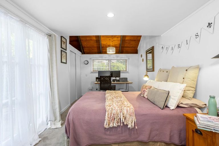 Photo of property in 8 Eucalyptus Place, Beach Haven, Auckland, 0626