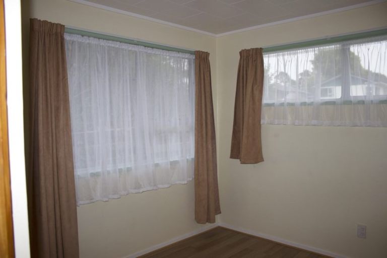 Photo of property in 27 Pipitea Place, Massey, Auckland, 0614