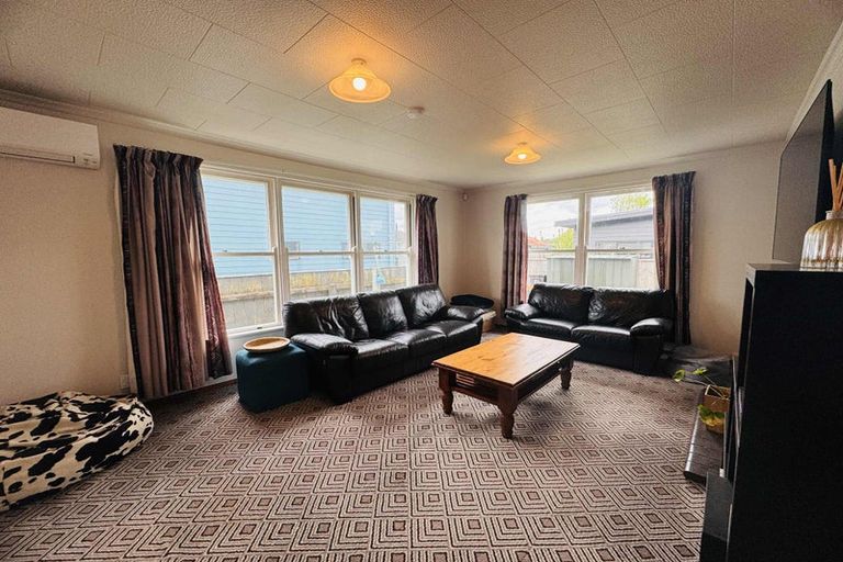 Photo of property in 17a Seddon Street, Takaro, Palmerston North, 4412