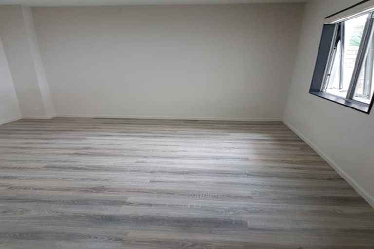 Photo of property in 208 Don Buck Road, Massey, Auckland, 0614