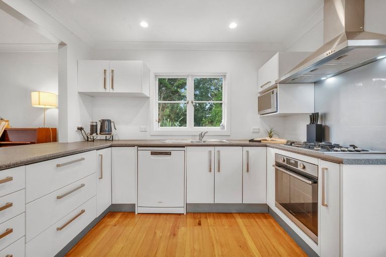 Photo of property in 24 Atkinson Road, Titirangi, Auckland, 0604