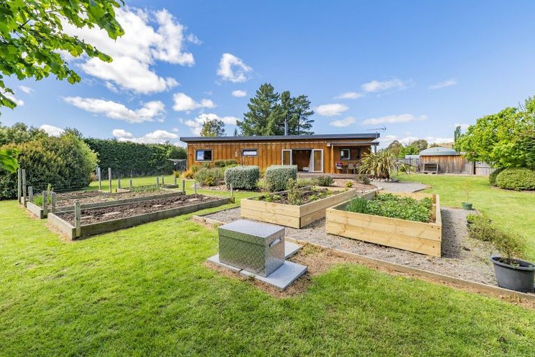 Photo of property in 5 Cross Street, Coalgate, 7673