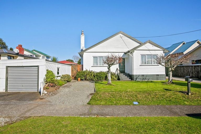 Photo of property in 41 Omata Road, Marfell, New Plymouth, 4310