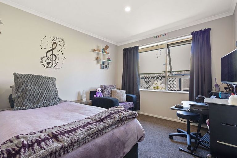 Photo of property in 18 Mcdougal Place, Kaiapoi, 7630