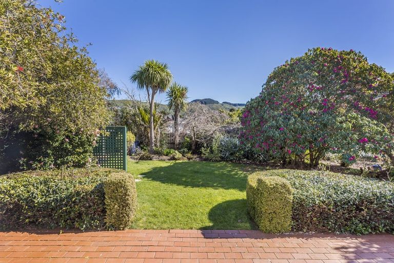 Photo of property in 66 Taylor Terrace, Tawa, Wellington, 5028