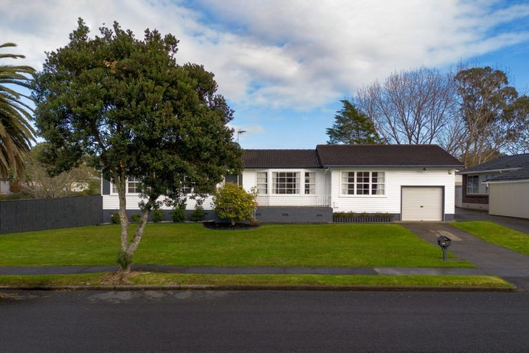 Photo of property in 71 Walworth Avenue, Pakuranga Heights, Auckland, 2010
