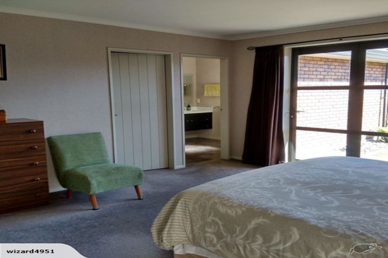 Photo of property in 11 Geneva Terrace, Kelvin Grove, Palmerston North, 4414