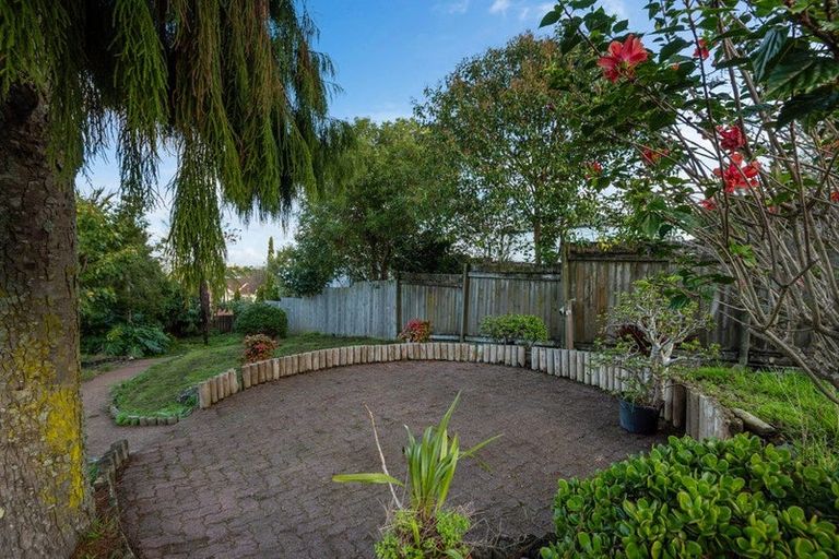 Photo of property in 16 Spencer Road, Pinehill, Auckland, 0632