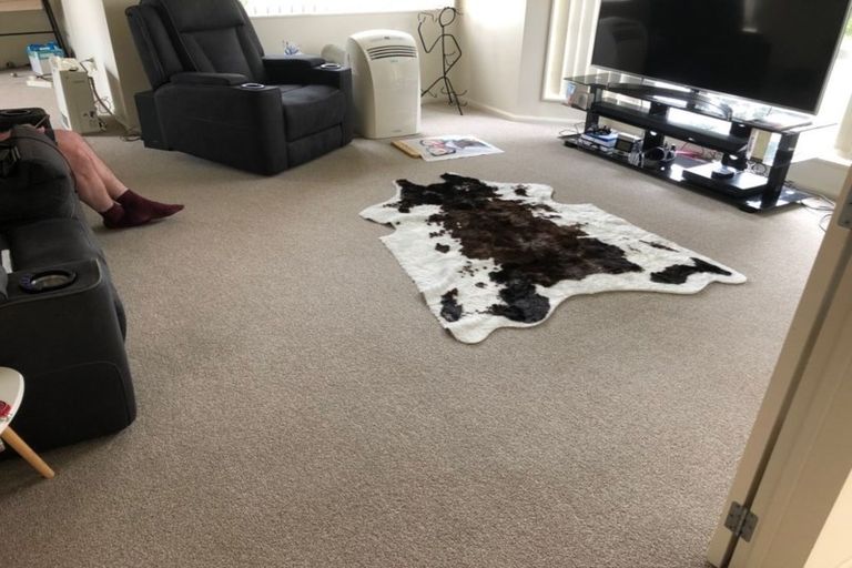 Photo of property in 10 Newry Close, East Tamaki Heights, Auckland, 2016