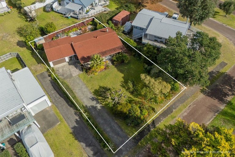 Photo of property in 4 Courtney Place, Pauanui, Hikuai, 3579