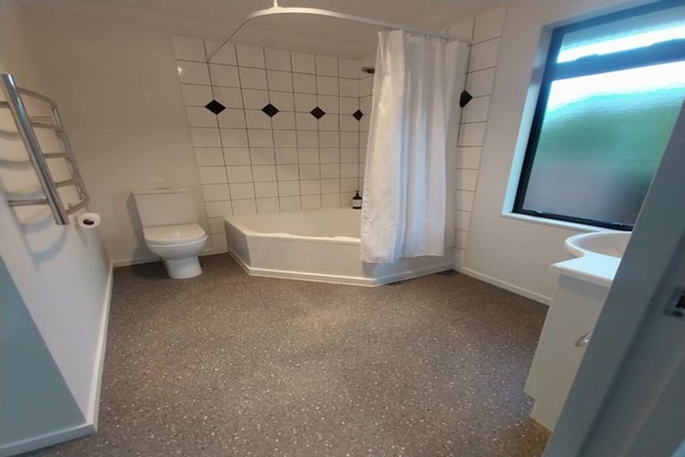 Photo of property in 1 Limousin Place, Grandview Heights, Hamilton, 3200