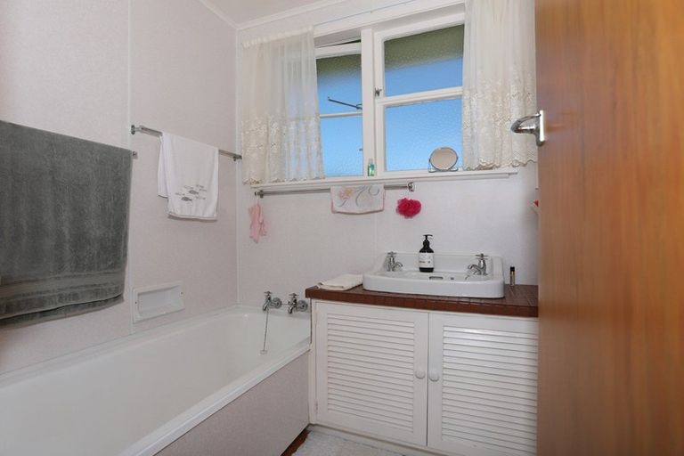 Photo of property in 21 Milne Street, Marton, 4710