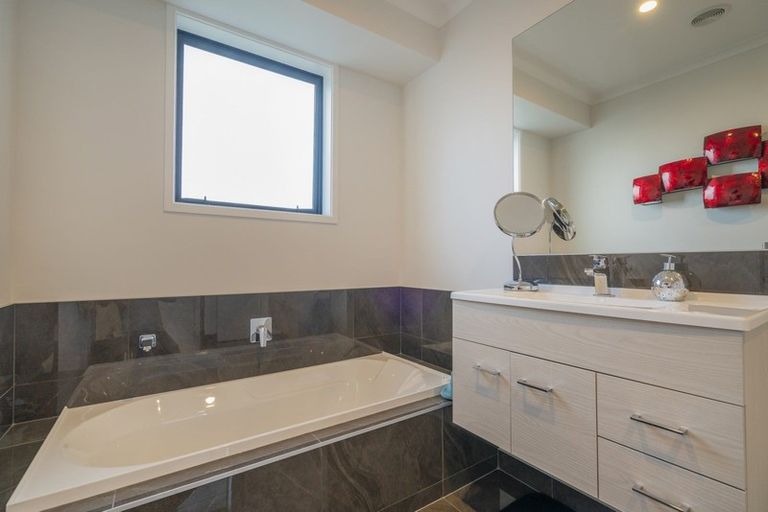 Photo of property in 2 Debenham Drive, Whitianga, 3510