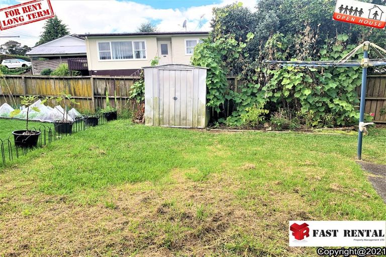 Photo of property in 1/2 Halberg Street, Glenfield, Auckland, 0629