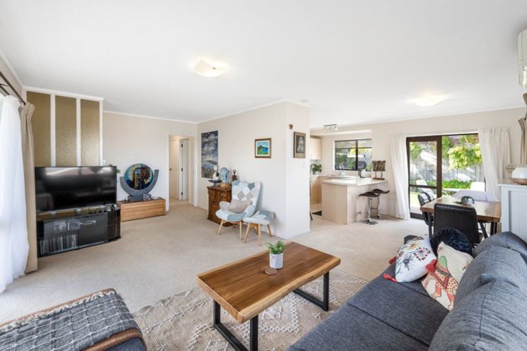 Photo of property in 2/42 Cromdale Avenue, Highland Park, Auckland, 2010