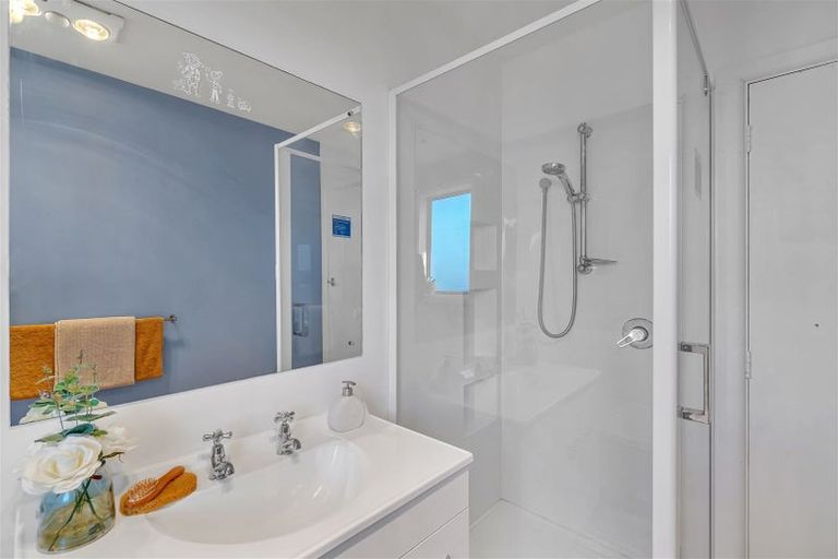 Photo of property in 16 Dunedin Street, Redwood, Christchurch, 8051