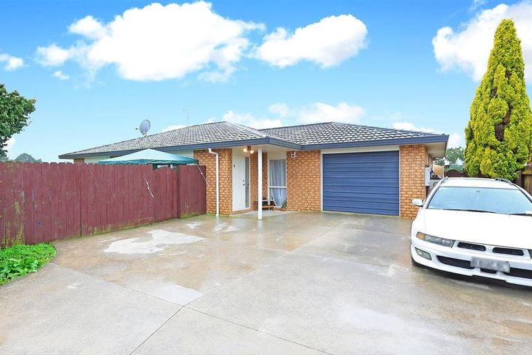 Photo of property in 100 Manuroa Road, Takanini, 2112