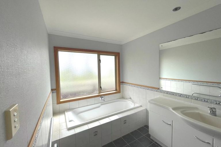 Photo of property in 124 Point View Drive, East Tamaki Heights, Auckland, 2016