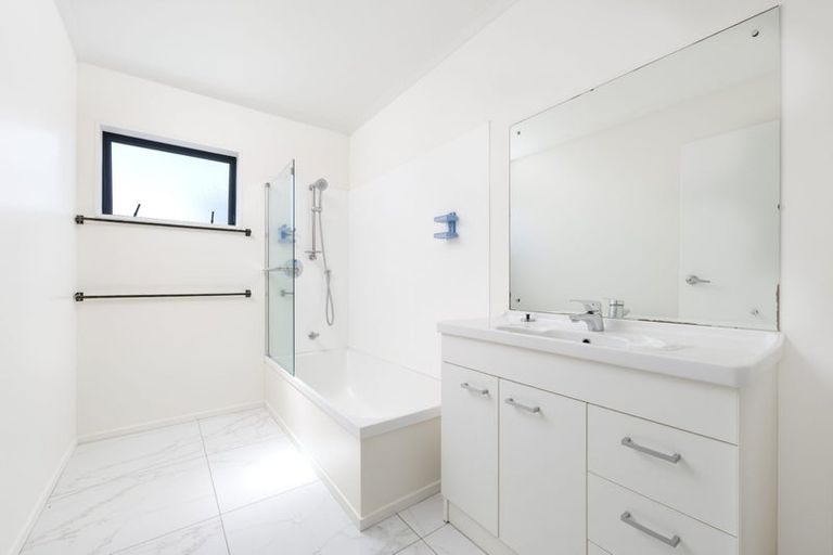 Photo of property in 16 Pyramid Place, Glen Eden, Auckland, 0602