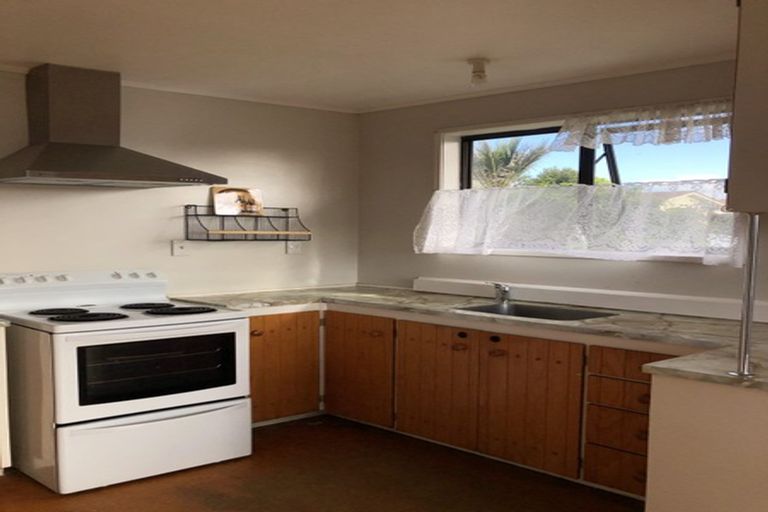 Photo of property in 64 Sunvue Road, Glen Eden, Auckland, 0602