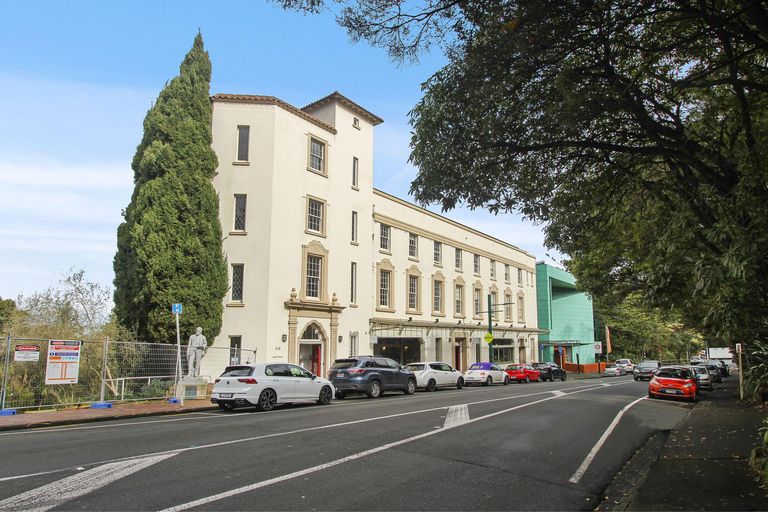 Photo of property in 4 Mceldowney Road, Titirangi, Auckland, 0604