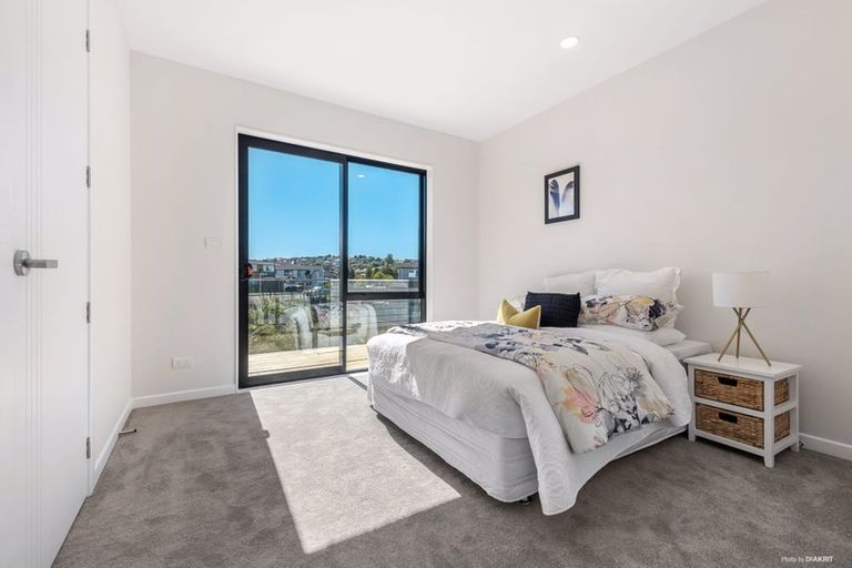 Photo of property in 14 Rathmullen Place, Pinehill, Auckland, 0632