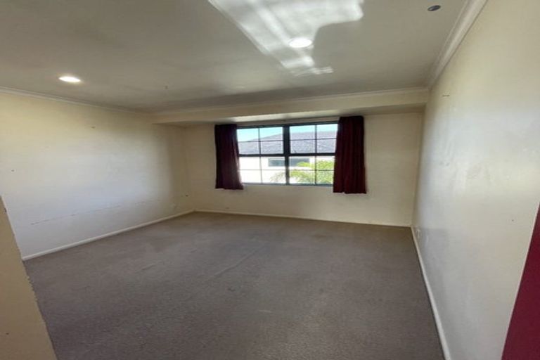 Photo of property in 9 Vinograd Drive, Te Atatu Peninsula, Auckland, 0610