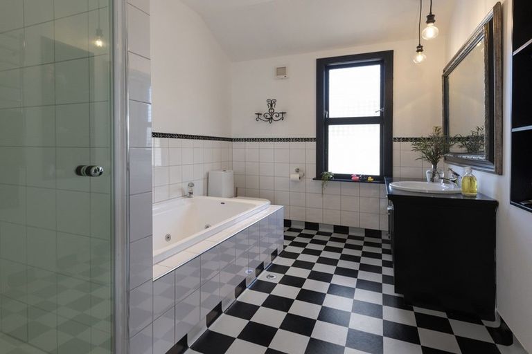 Photo of property in 33 Ferry Street, Seatoun, Wellington, 6022