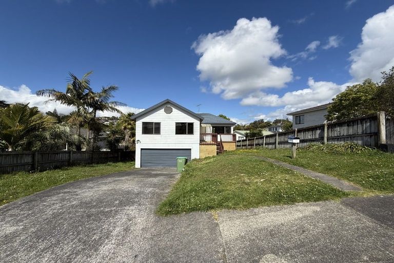Photo of property in 11 Loughanure Place, Massey, Auckland, 0614
