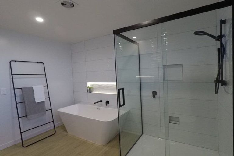 Photo of property in 15 Mount Creighton Crescent, Wanaka, 9305