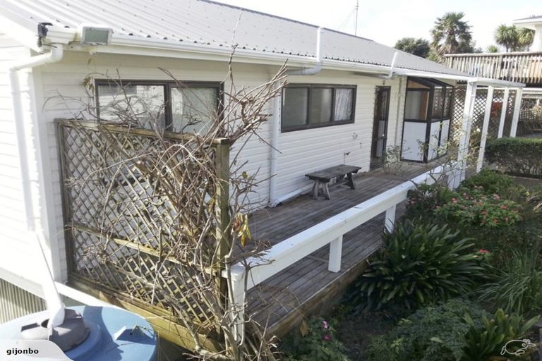 Photo of property in 35 Moffat Road, Red Beach, 0932