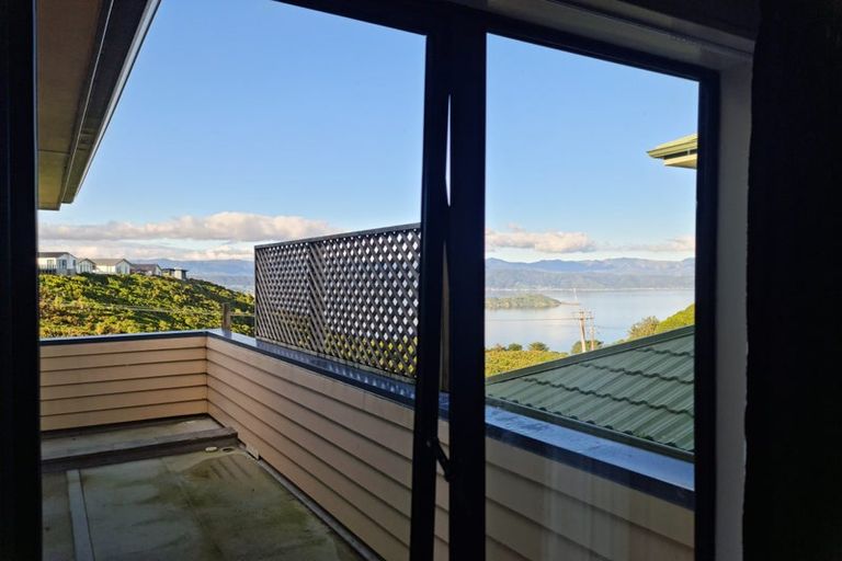 Photo of property in 140 Glanmire Road, Newlands, Wellington, 6037