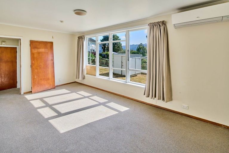 Photo of property in 3-5 York Place, Cannons Creek, Porirua, 5024